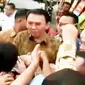 Ribuan karangan bunga banjiri Balaikota DKI Jakarta untuk Ahok dan Djarot (Liputan 6 SCTV)