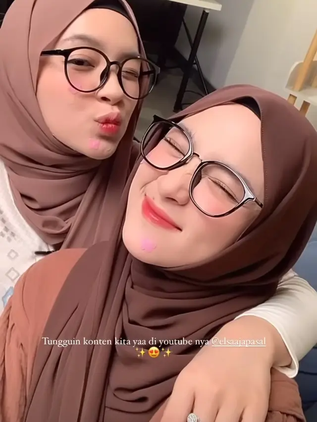 Eca Aura Berhijab