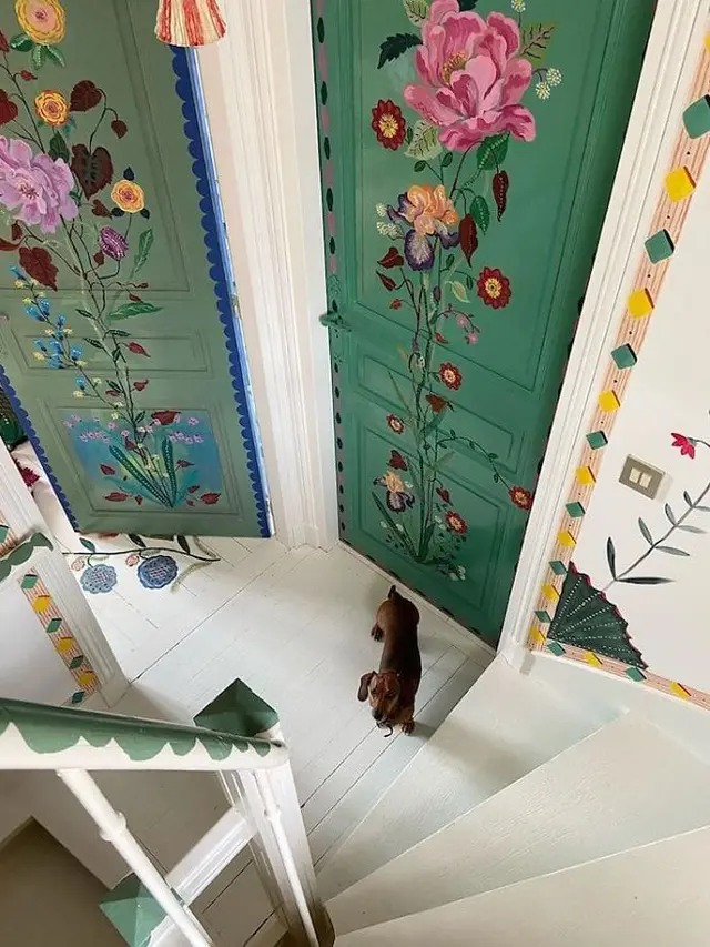 seniman lukis isi rumah