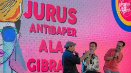 Putra Presiden Joko Widodo atau Jokowi, Gibran Rakabuming Raka (tengah) saat menjadi nara sumber dalam acara Playfest 2019 di Parkir Selatan Gelora Bung Karno, Jakarta, Minggu (25/8/2019). Playfest 2019 digelar pada 24-25 Agustus 2019. (Liputan6.com/Faizal Fanani)