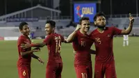 Pemain Timnas Indonesia U-22 merayakan keberhasilan mencetak gol ke gawang Myanmar dalam laga semifinal sepak bola SEA Games 2019 di Stadion Rizal Memorial, Manila, Sabtu (7/12/2019). Timnas Indonesia U-22 menang 4-2 dan melangkah ke final. (Bola.com/Muhammad Iqbal Ichsan)