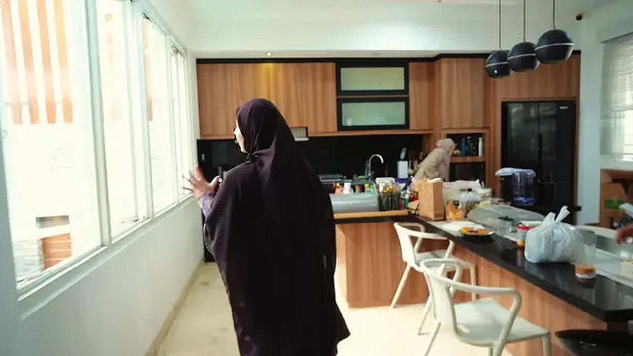 Potret Dapur Rumah Baru Natasha Rizky, Kombinasi Warnanya Beri Kesan Elegan