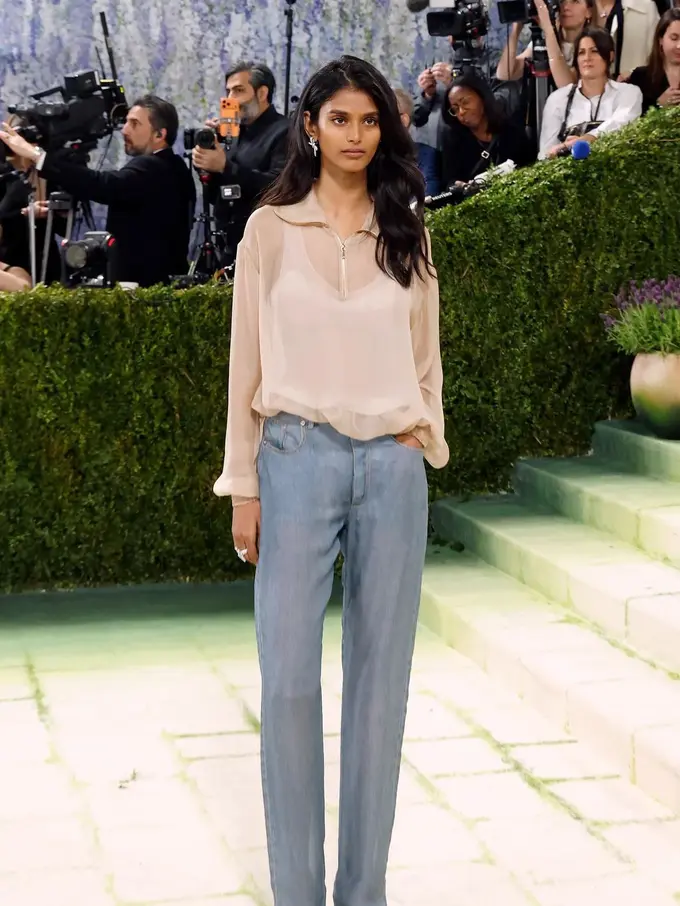 Viral! Model India Bhavitha Mandava Pakai “Jeans” ke Met Gala 2026, Gimmick atau Fashion Statement?