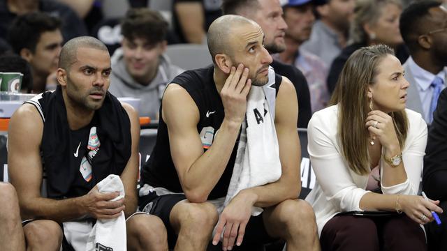 Ekspresi Kekecawaan Pemain Spurs Usai Dikalahkan Warriors