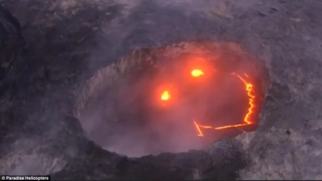 Detik-detik Lava 'Tersenyum' Hawaii Mengalir ke Samudera Pasifik
