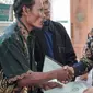 Wakil Menteri Agraria dan Tata Ruang/Kepala Badan Pertanahan Nasional (ATR/BPN) Raja Juli Antoni melakukan kunjungan kerja ke Sukabumi, Jawa Barat. Adapun dia memberikan sebanyak 44 sertifikat tanah. (Foto: Istimewa).