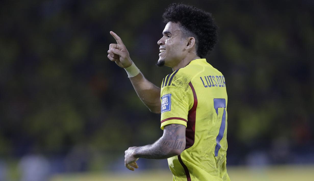 Selebrasi striker Timnas Kolombia, Luis Diaz setelah mencetak gol pertama ke gawang Timnas Brasil pada laga lanjutan Kualifikasi Piala Dunia 2026 Zona Conmebol di Melendez Stadium, Barranquilla, Kolombia, Jumat (17/11/2023) pagi WIB. (AP Photo/Ivan Valencia)