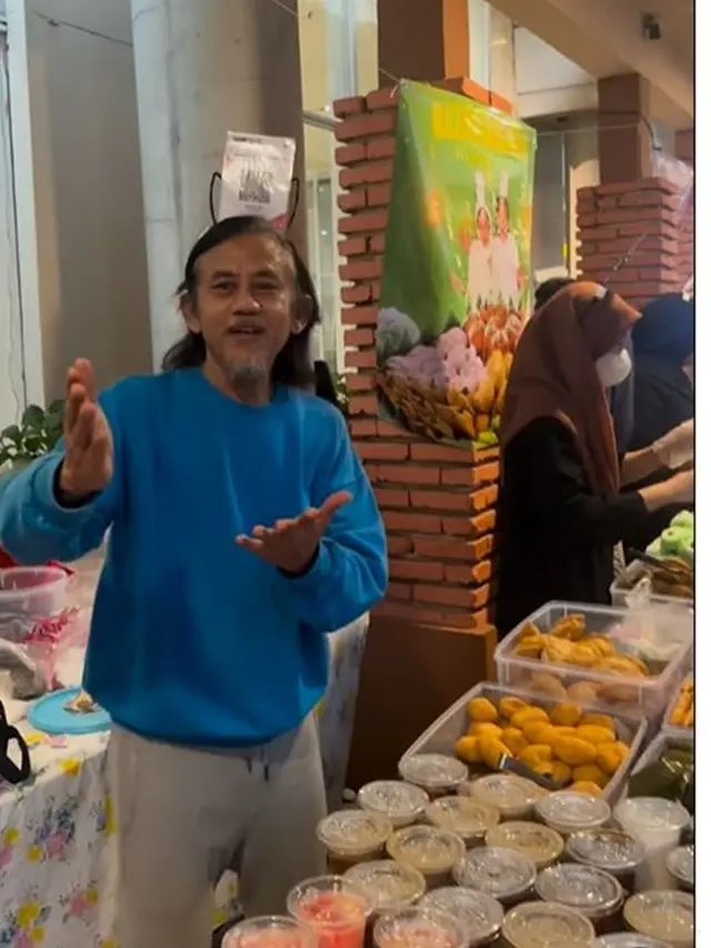 6 Potret Epy Kusnandar dan Istri Jual Takjil di Bazar Ramadhan, Raup Jutaan Rupiah