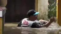 Banjir yang menggenangi ribuan rumah di Bandung, semakin parah.