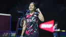 <p>Pebulu tangkis tunggal putri Indonesia, Ester Nurumi Tri Wardoyo berpose merayakan kemenangan atas wakil Jepang, Nozomi Okuhara pada laga babak 32 besar Indonesia Open 2024 di Istora Senayan, Jakarta, Selasa (4/6/2024). Ester Nurumi Tri Wardoyo menang dua game langsung 21-17, 21-16. (Bola.com/M Iqbal Ichsan)</p>