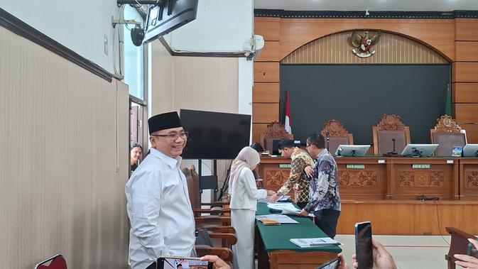 Senyum Lebar Eks Menag Yaqut Jelang Sidang Praperadilan di PN Jaksel