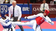 Taekwondo Indonesia, Ibrahim Zarman bertarung melawan taekwondo Pakistan, Haroon Khan di kelas putra under 63 kg di lapangan Taekwondo JCC, Senayan, Rabu (22/8). Ibrahim Zarman unggul dengan skor 25 -21 pada babak penyisihan. (Liputan6.com/Fery Pradolo)