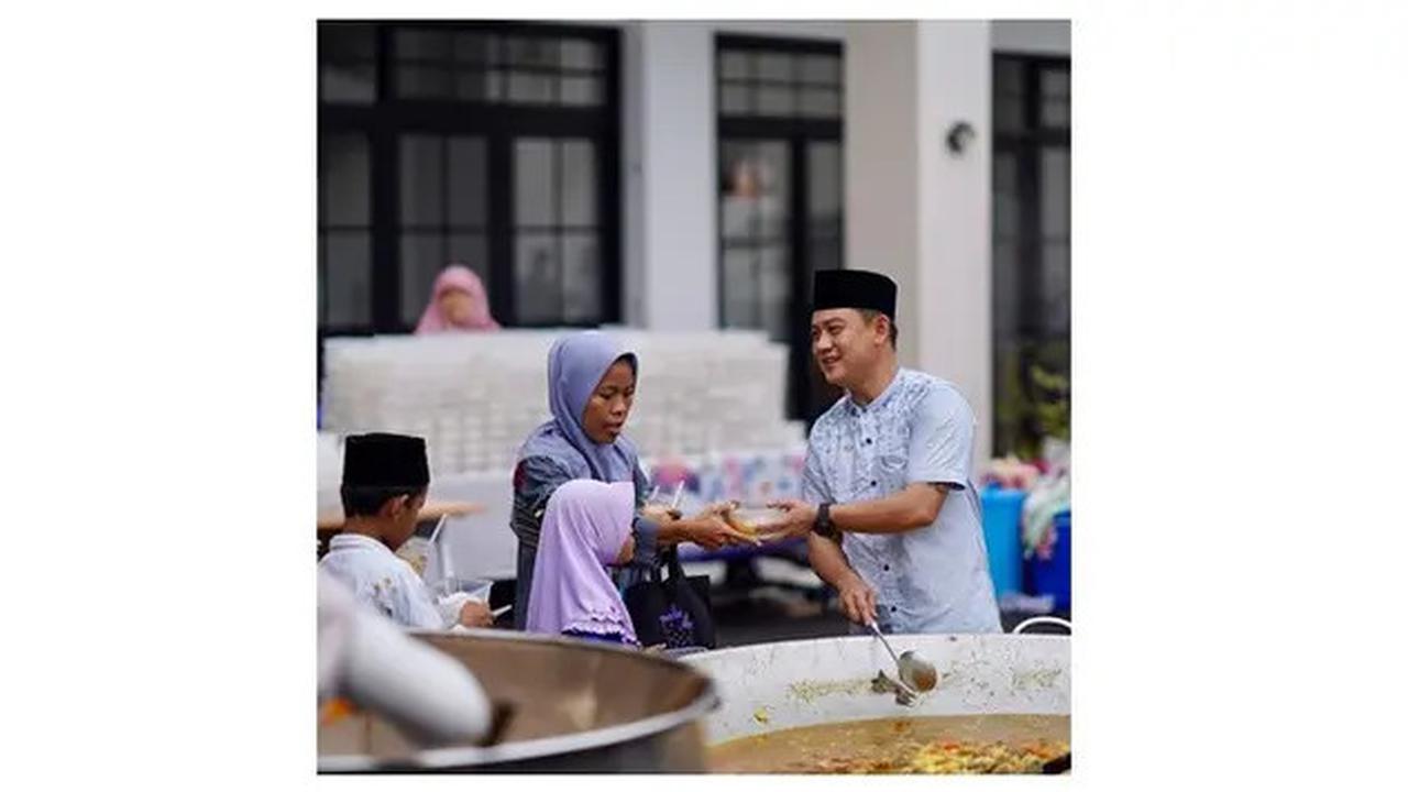 Mualaf di Ramadhan 2025, Ini 6 Potret Bobon Santoso Masak Besar Bareng Ustaz Derry