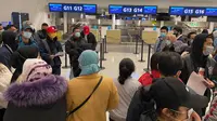 Sejumlah Warga Negara Indonesia (WNI) yang akan dievakuasi tiba di Bandara Internasional Tianhe, Wuhan, Hubei, China, Sabtu, (1/2/2020). Sebanyak 245 WNI di Wuhan, China, direncanakan tiba di Bandara Hang Nadim, Batam, pagi ini, Minggu (2/2/2020). (foto:Duta Besar RI di Beijing)