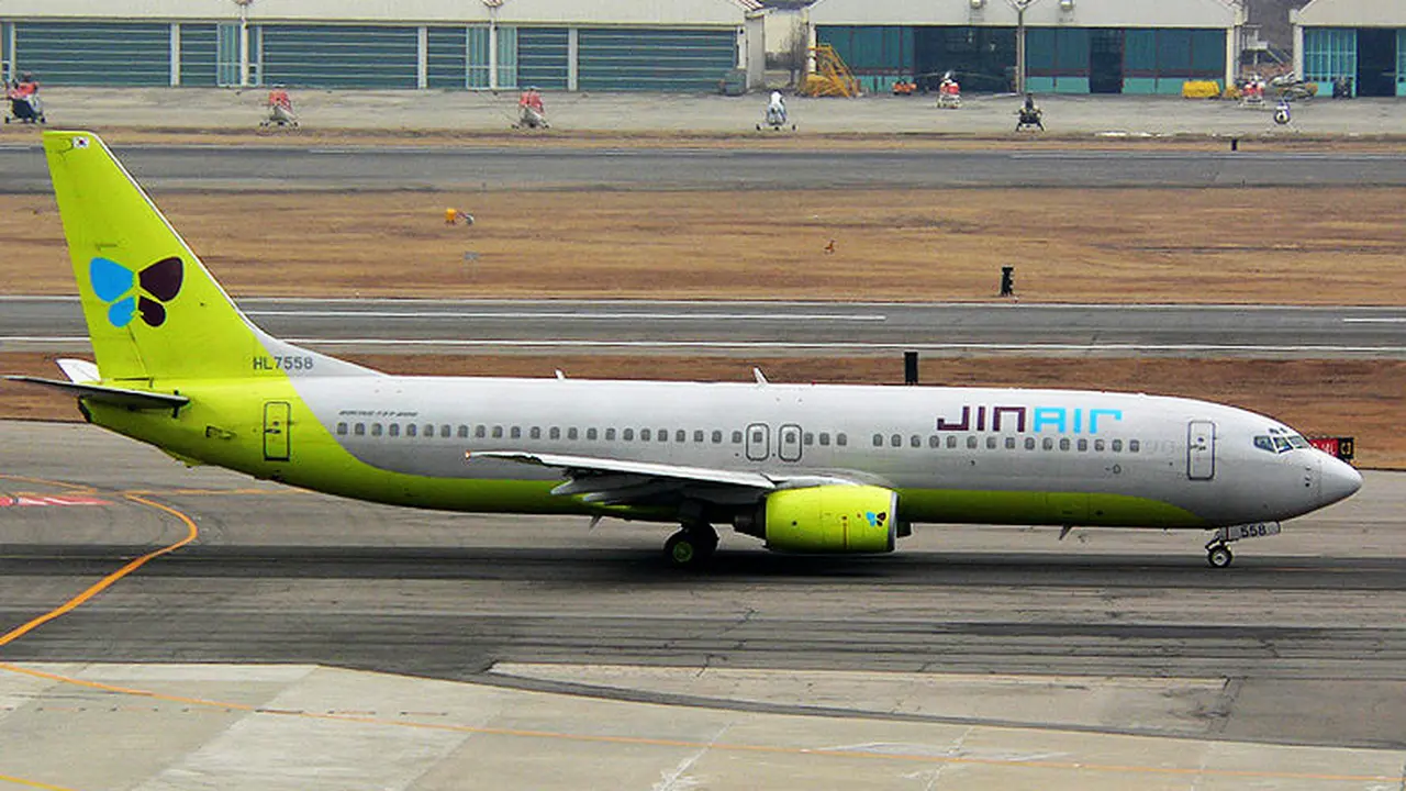 Pesawat Jin Air Boeing 737-800