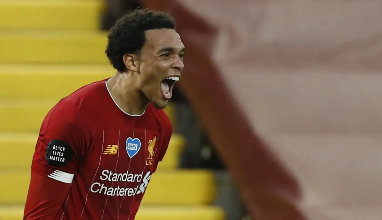 1. Trent Alexander-Arnold - Bek kanan berusia 21 tahun ini memiliki mobilitas luar biasa dan andal mengeksekusi bola mati. Alexander-Arnold mencatat total empat gol dan 15 assist dari 49 penampilan bersama Liverpool di semua kompetisi. (AFP/Phil Noble/pool)