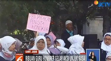 Meskipun sudah dicopot oleh Bupati Garut, namun massa menuntut Bupati Garut segera melegalkan status mereka.