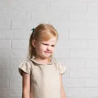 Dalam hubungan orangtua dan anak, kebiasaan mendengar dengan penuh perhatian dapat membuka ruang komunikasi yang lebih jujur sekaligus memperkuat kedekatan emosional. (foto/dok: freepik)