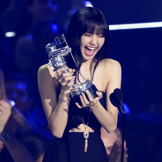 <p>Blackpink's Lisa won at the 2022 MTV VMA as a solo singer.  [Photo: Charles Sykes/Invision/AP)</p>