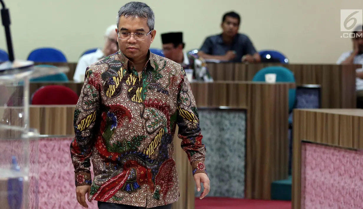 Kepala Pelaksana Unit Kerja Presiden Pembinaan Ideologi Pancasila (UKP-PIP) Yudi Latif saat hadir dalam diskusi, di Jakarta, Rabu (13/12).  Diskusi tersebut membahas "Hubungan Islam dan Pancasila". (Liputan6.com/JohanTallo)
