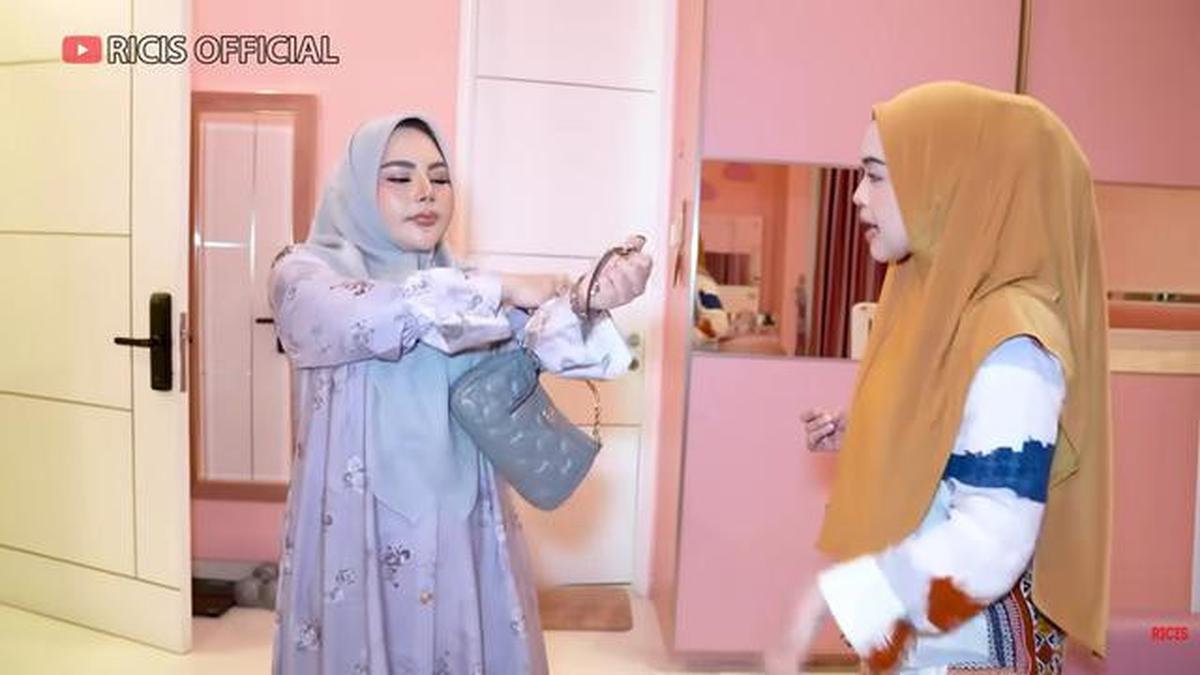 8 Potret Kamar Ria Ricis Serba Pink, Elegan Terorganisir hingga Walk-in Closet Curi Perhatian