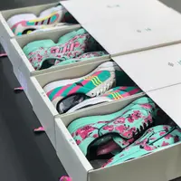 Olahraga makin segar dengan sneakers es teh dari Adidas, seperti apa? (Foto: instagram/drinkarizona)