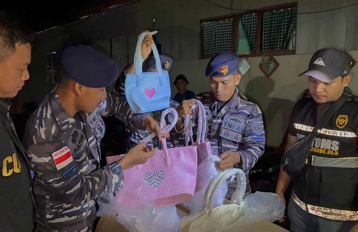 FOTO: NI AL dan Bea Cukai Amankan Barang Bermerek Ilegal di Perairan Nunukan