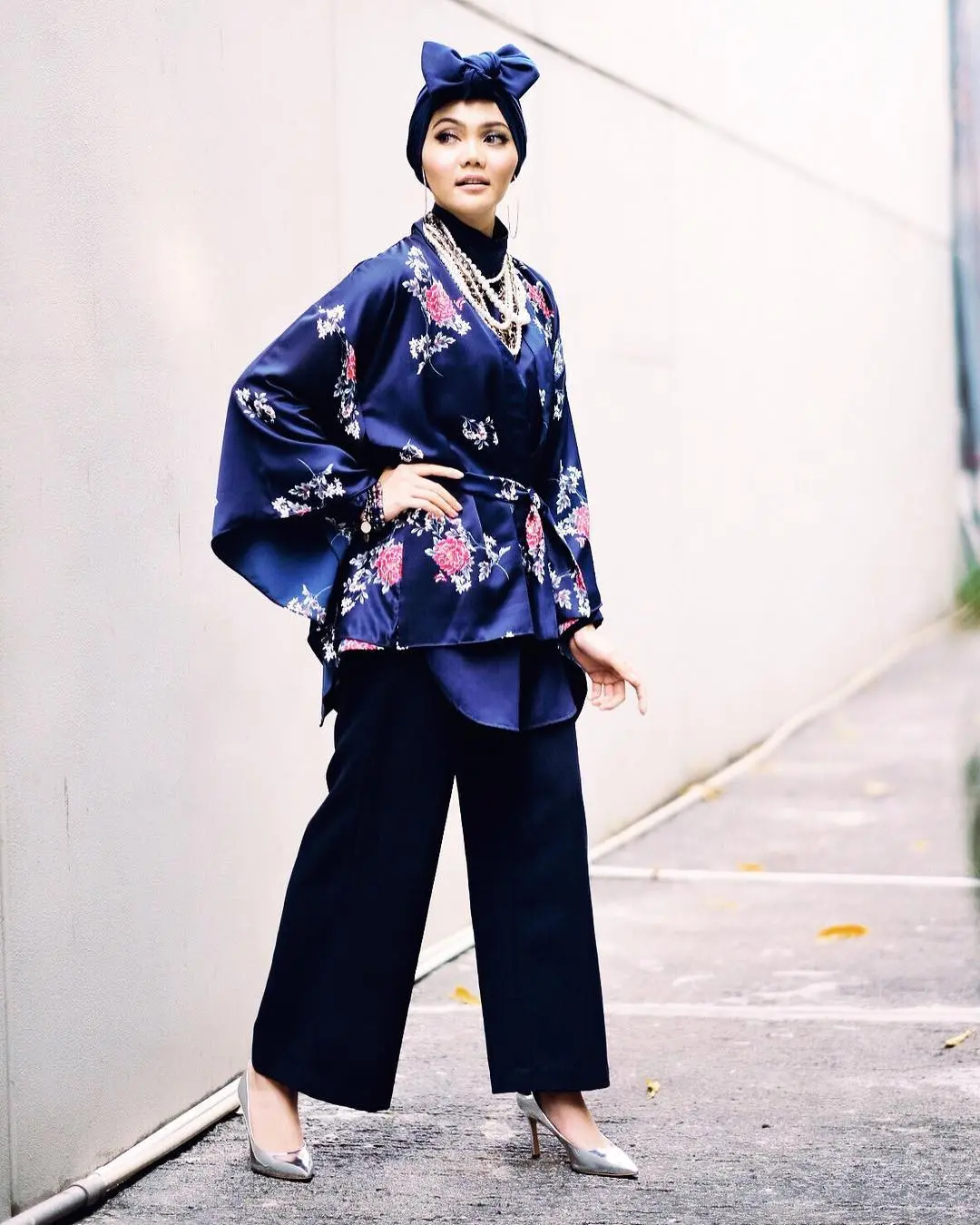 Tampilan Rina Nose pakai hijab. (Sumber foto: rinanose16/instagram)