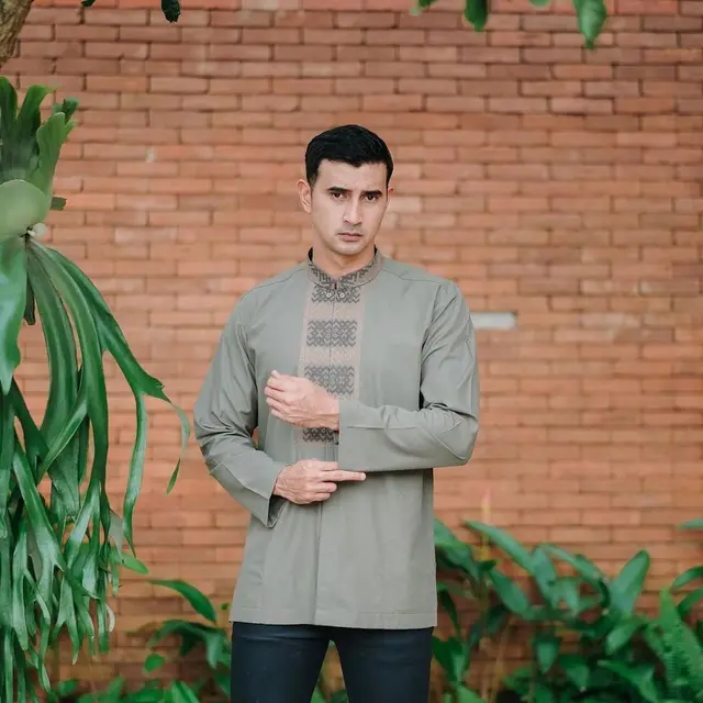 Potret 6 Artis Pria Keturunan Arab yang Sudah Menikah, Pesonanya Bikin Terpikat