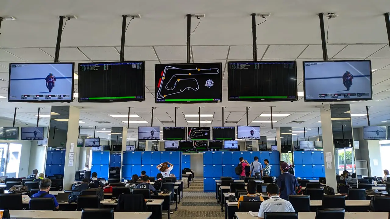 Fasilitas media center di Sirkuit Internasional Chang, Buriram, Thailand.