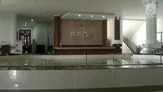 Komisi Pemberantasan Korupsi (KPK) menahan 22 anggota DPRD Kota Malang yang menjadi tersangka kasus dugaan suap dan gratifikasi. Mereka diduga menerima uang dari Wali Kota nonaktif Malang, Moch Anton.