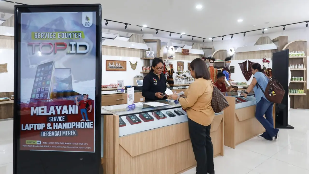 Inovasi tidak henti-hentinya bermunculan dari anak muda yang tergabung dalam Papua Youth Creative Hub (PYCH) binaan Badan Intelijen Negara (BIN). Kini, TOP.ID telah meluncurkan layanan servis HP dan laptop untuk masyarakat Papua (Istimewa)