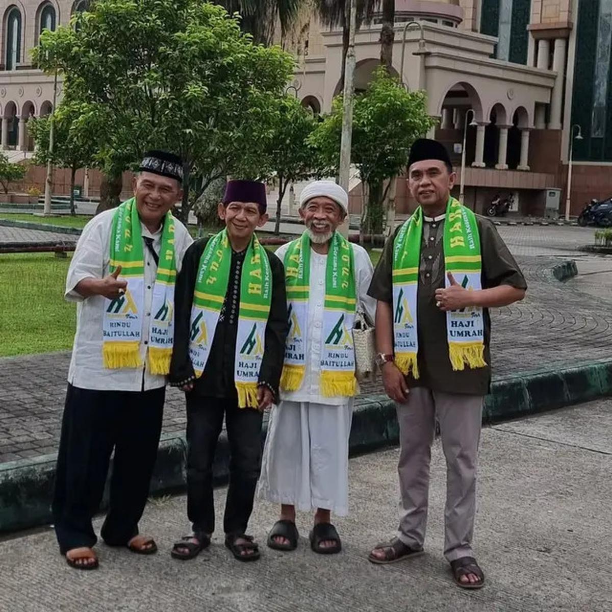 7 Potret Nurul Qomar dengan Grup 4 Sekawan, Foto Lawas Penuh Kenangan