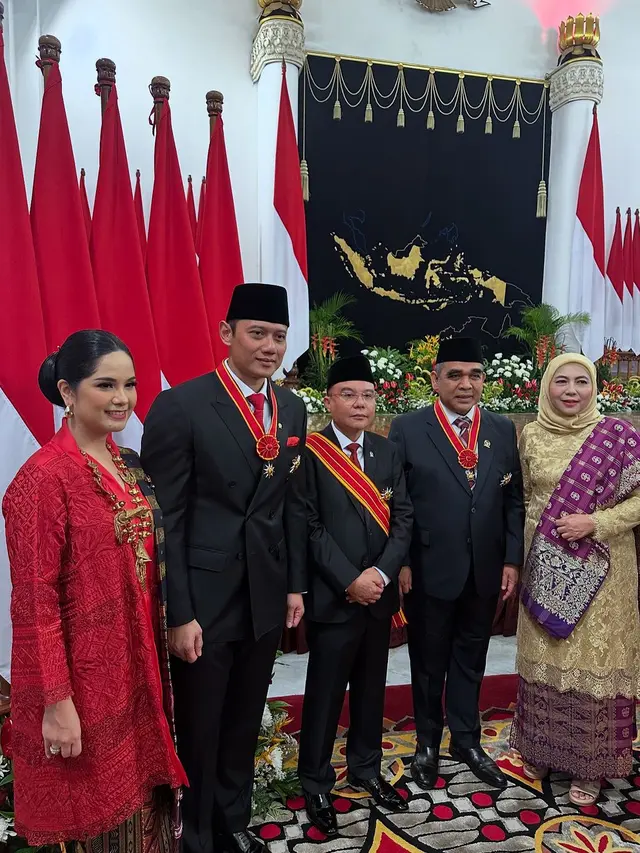Annisa Pohan Pakai Ulos