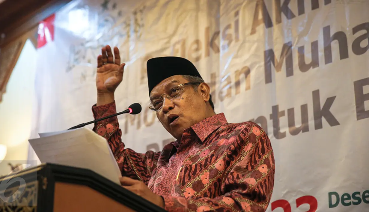 Ketua Umum PBNU, Said Aqil Siradj memberikan paparan refleksi akhir tahun NU di Jakarta, Rabu (23/12/2015). NU mengkritisi krisis kepemimpinan, instabiltas politik, dan melemahnya toleransi dalam beragama. (Liputan6.com/Faizal Fanani)