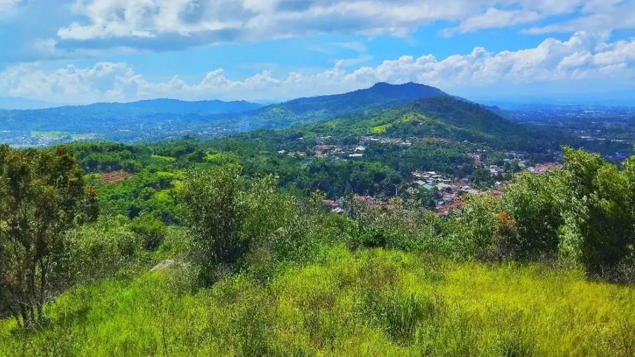 Pemandangan Gunung Sunda di Jawa Barat