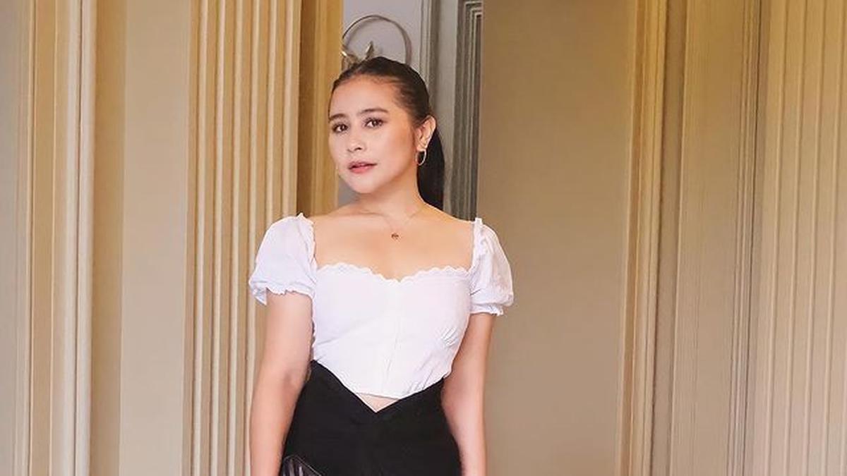 8 Inspirasi Padu Padan Rok Lilit dengan Atasan yang Tepat, Tampil Modis dan Anggun