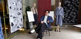 Adrie Basuki memperkenalkan kain marmer, inovasi material yang mentransformasikan pakaian bekas dan limbah tekstil menjadi lembaran baru berkarakter visual menyerupai marmer alami. (dok. Tim Adrie Basuki)