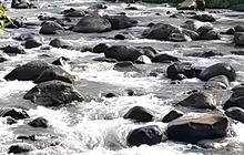 Mengunjungi Cadas Ngampar Ciamis, Wisata Sungai dengan Bebatuan Besar yang Indah
