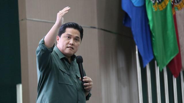 Menteri BUMN Erick Thohir dalam seminar 'Grand Design Menuju Generasi Emas 2045: Mengulas Visi Indonesia Maju Presiden Jokowi', di Gedung Auditorium USU, Medan, Minggu (9/1/2022). (Dok BUMN)