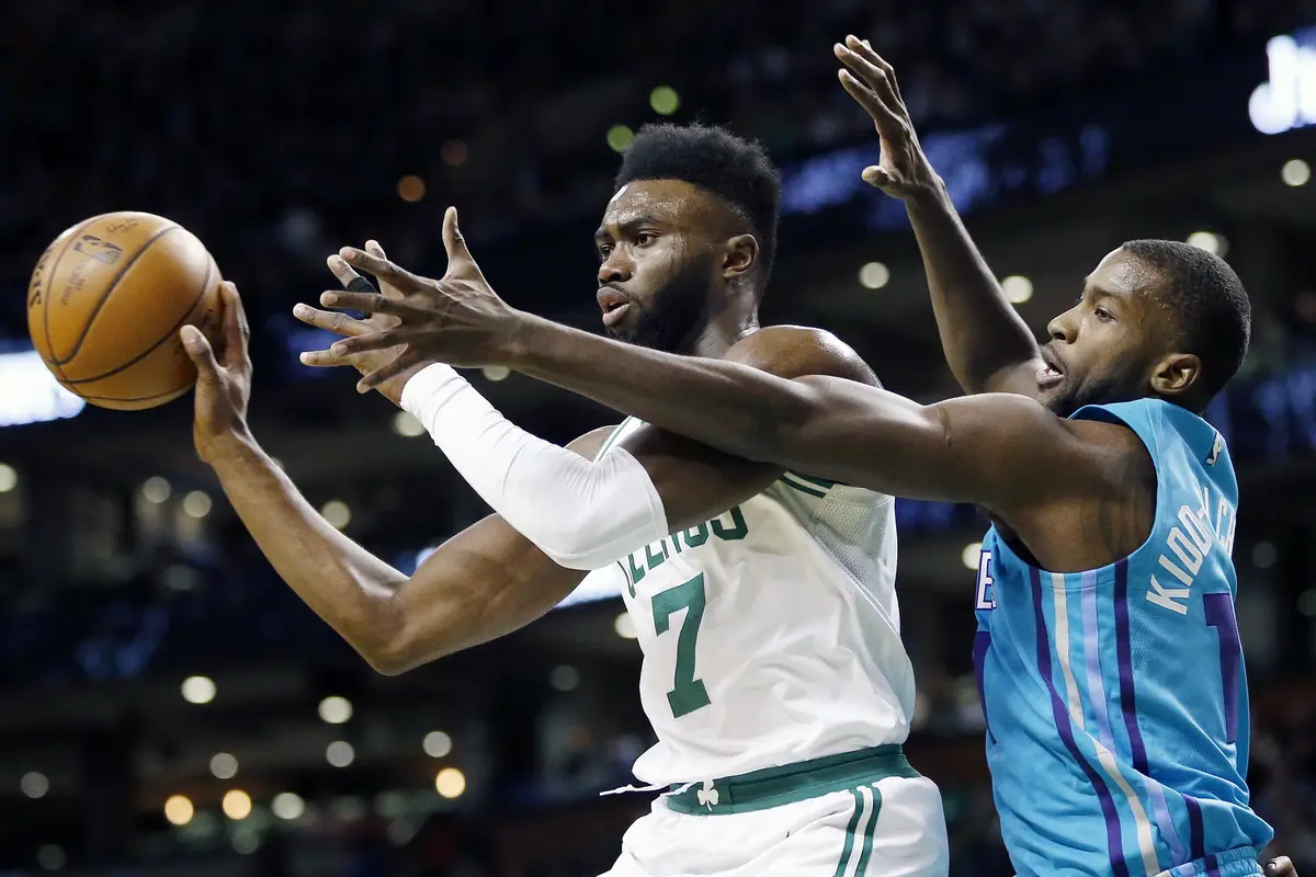 NBA: Irving Cedera, Celtics Menang Dramatis atas Hornets