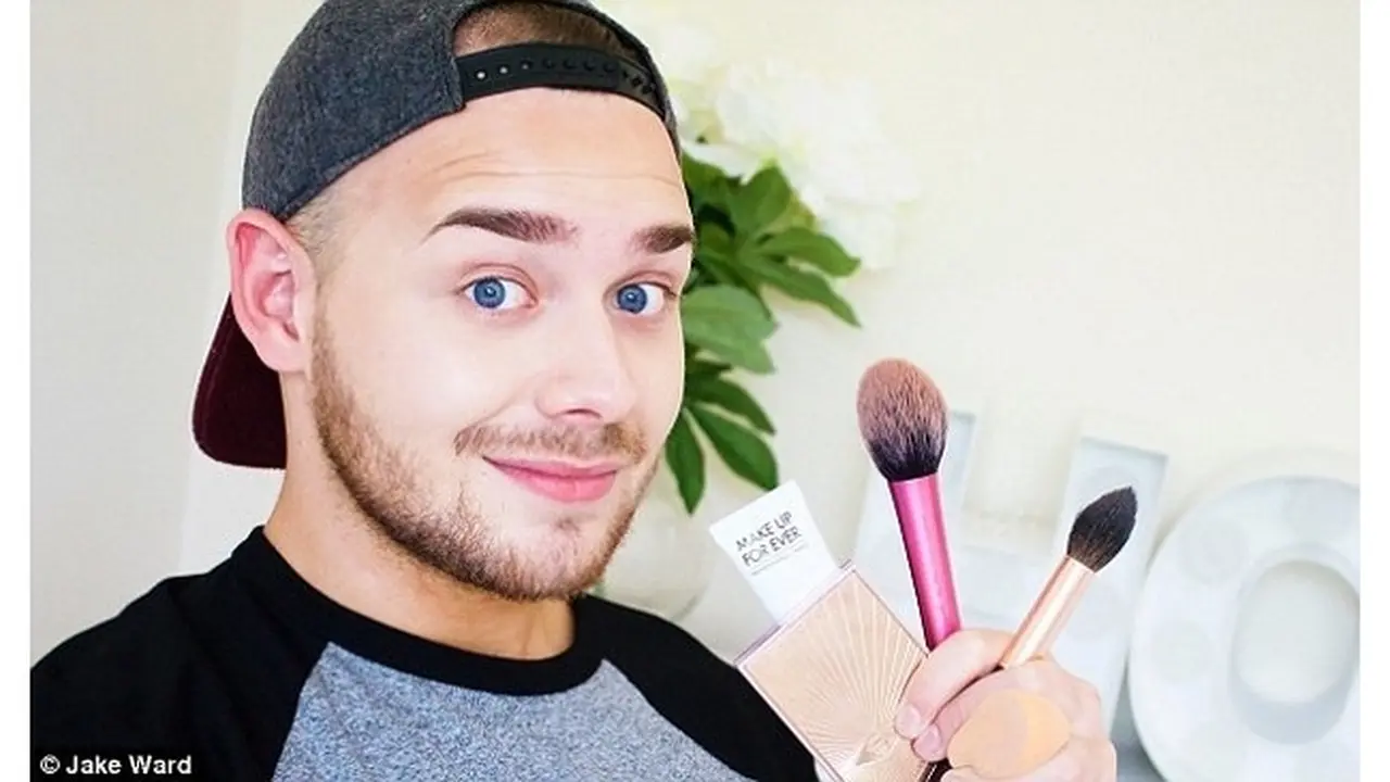 5 Beauty Blogger Pria yang Wajib Anda Follow di Instagram