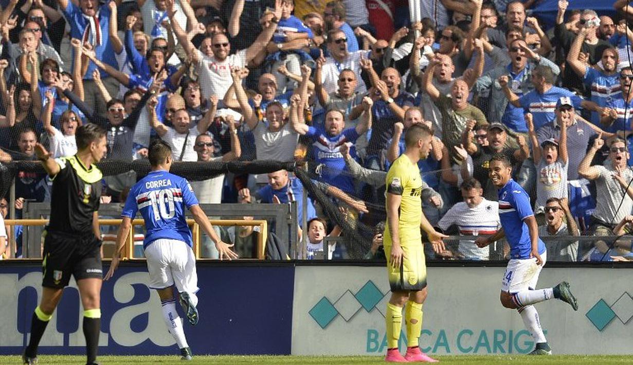 Pemain Sampdoria Luis Muriel (kanan) merayakan golnya dalam lanjutan Liga Italia Serie A di Stadion Luigi Ferraris, Genoa, Minggu (014/10/2015) Sampdoria dan Inter imbang 1-1. AFP Photo / Andreas Solaro)