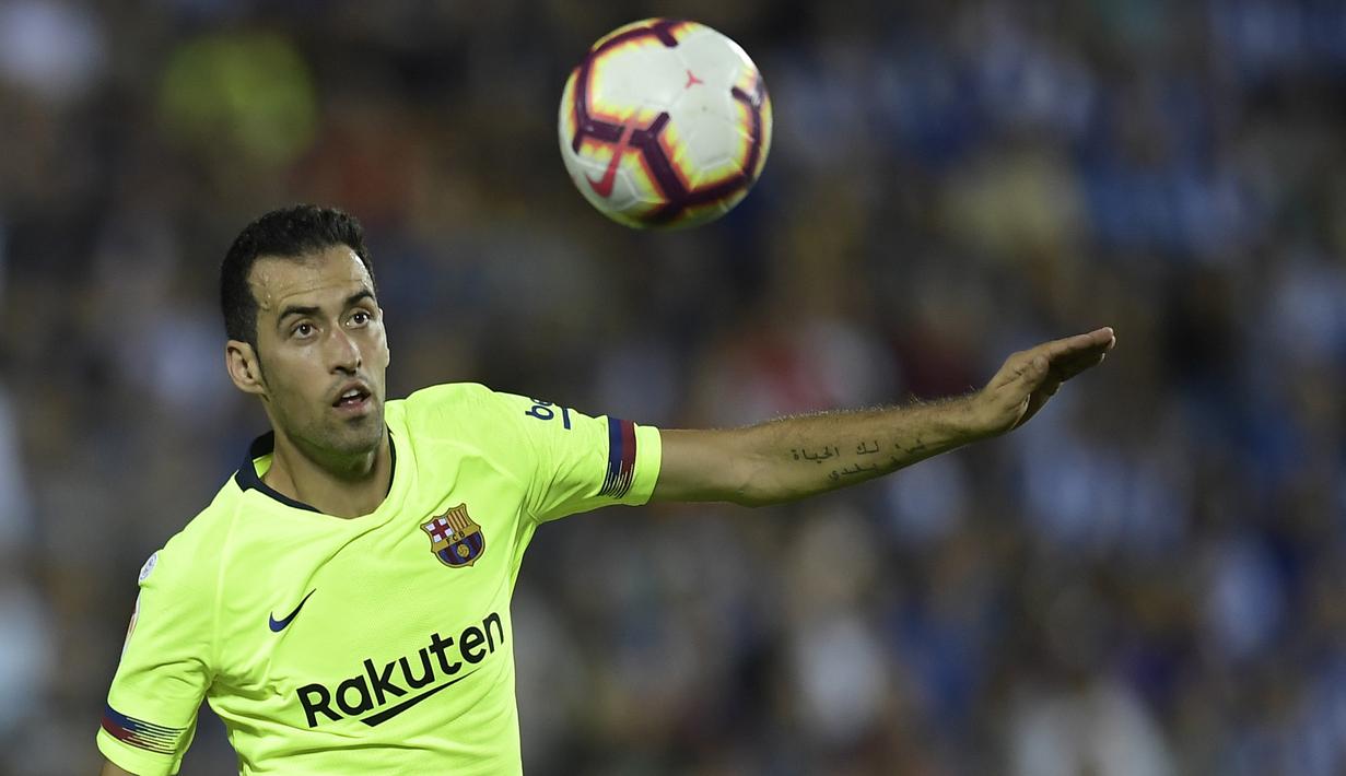 3. Sergio Busquets (32 tahun) - Pemain jebolan akademi Barcelona ini telah memasuki usia 32 tahun dan tetap menjadi andalan lini tengah Barcelona musim ini. Busquets tercatat telah 582 tampil membela Barcelona di semua kompetisi. (AFP/Oscar Del Pozo)