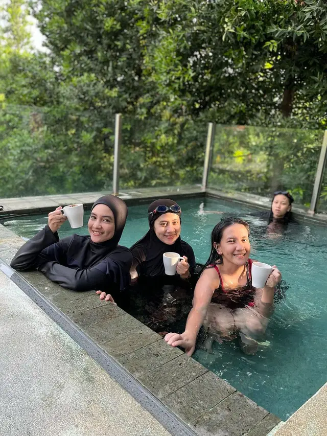 Gaya Intan Nuraini saat liburan