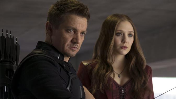 Jeremy Renner dan Elizabeth Olsen di Captain America: Civil War. (Marvel Studios)