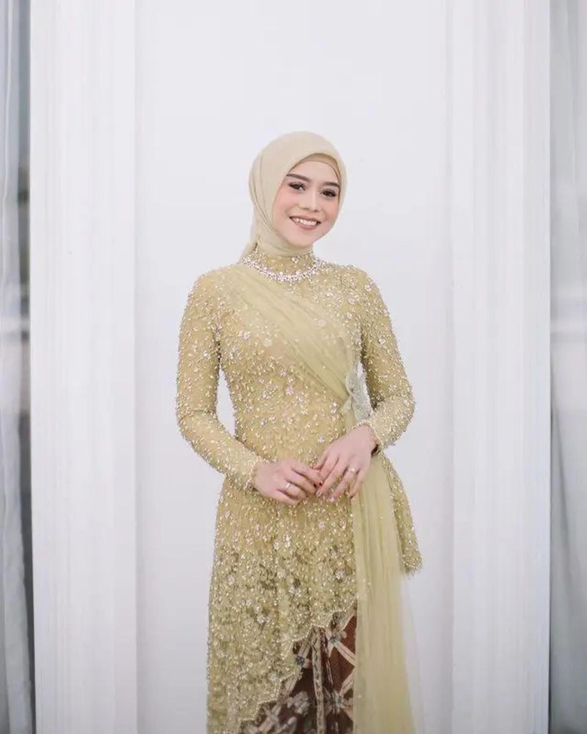Gaya Kebaya Tile Selebriti, Yura Yunita hingga Sohwa Halilintar Tampil Memukau