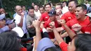 Kemenpora, Imam Nahrawi, saat memantau latihan Pelatnas tenis di GBK, Jakarta, Selasa (20/3/2018). Menpora mengunjungi beberapa Pelatnas untuk memastikan persiapan atlet jelang Asian Games 2018. (Bola.com/Asprilla Dwi Adha)