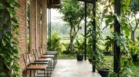 10 Inspirasi Teras Rumah Kampung yang Rapi dan Sejuk, Nyaman untuk Santai Pagi