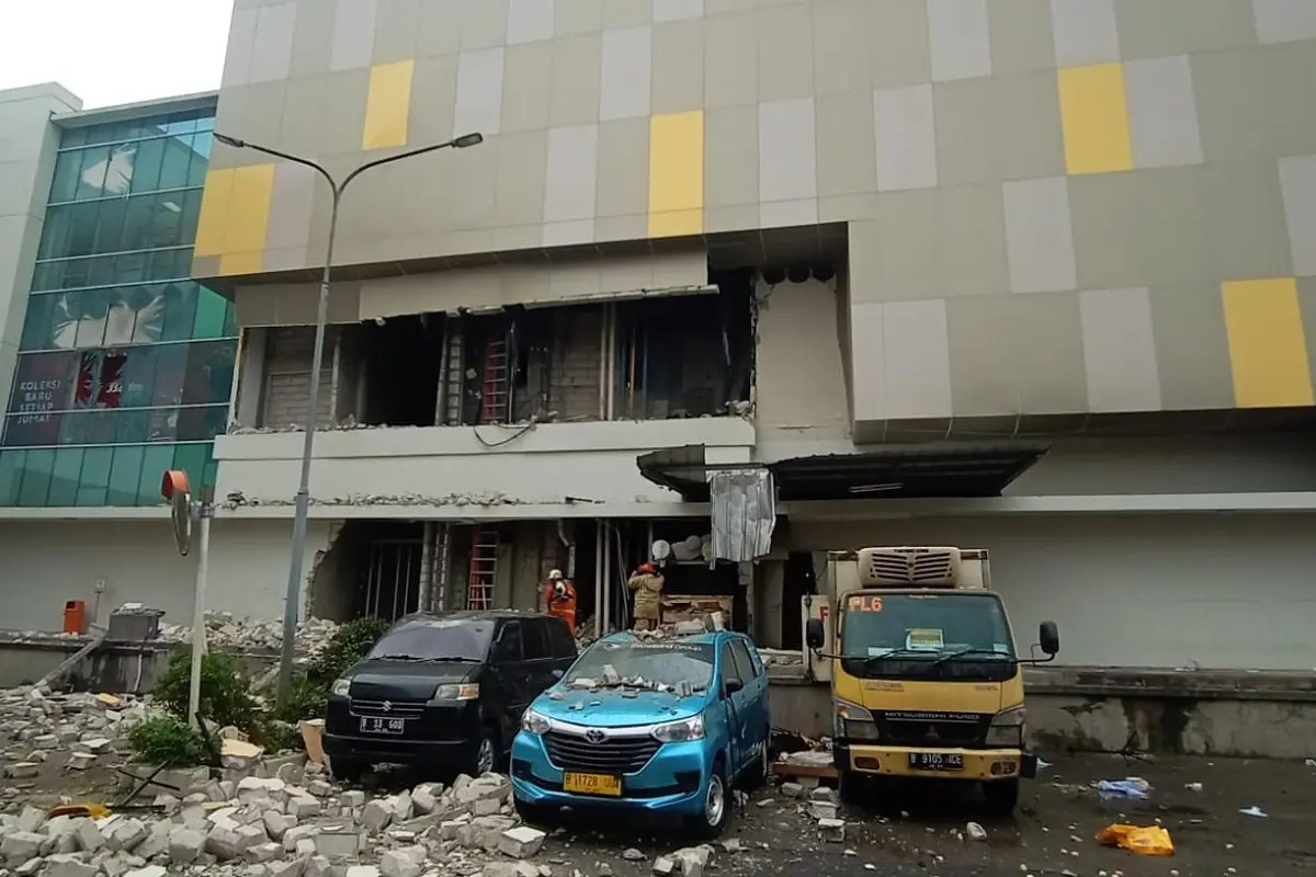 Penampakan gedung Margo City Depok usai ledakan